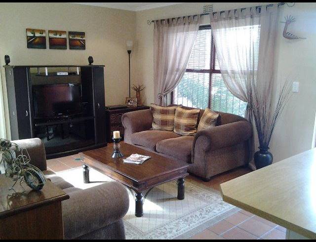 2 BEDROOM PROPERTY TO RENT IN VREDEKLOOF EAST